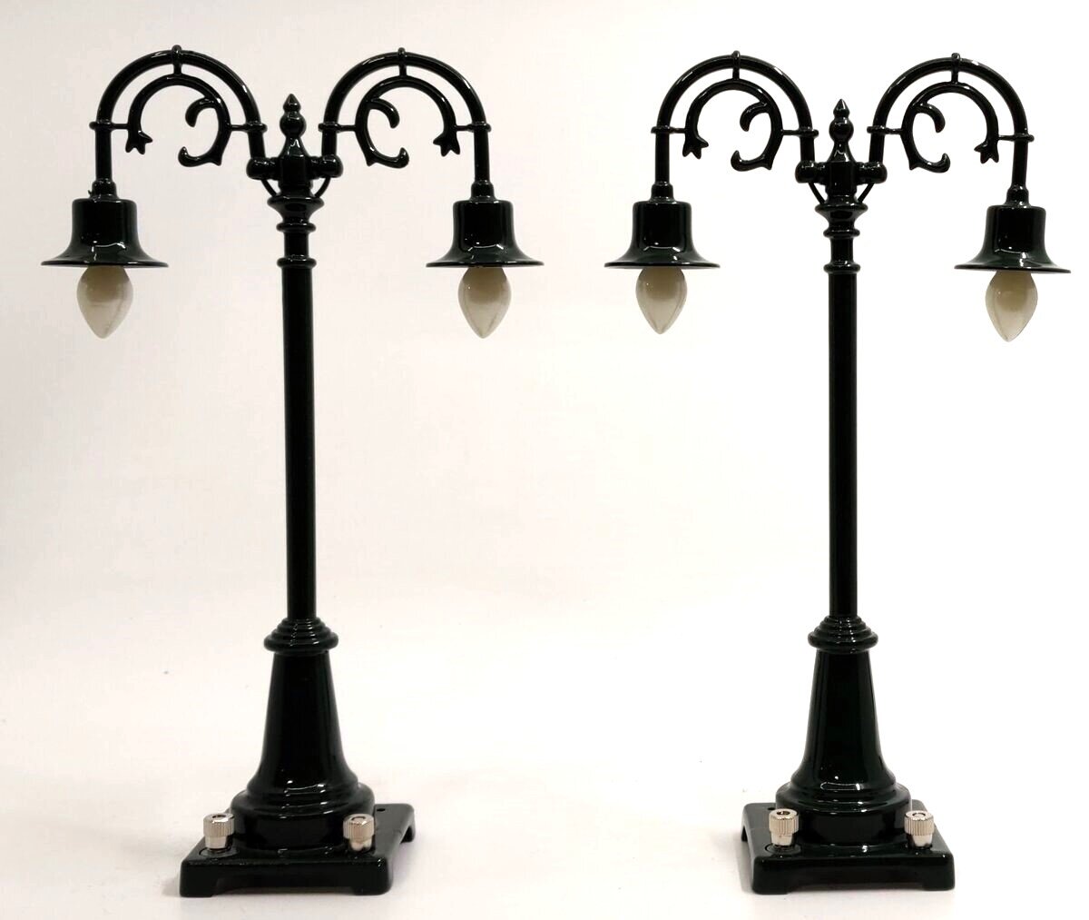 MTH 20-1020 O No.54 Green Lamp Post Set LN/Box