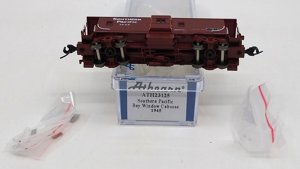 Athearn 23125 N Southern Pacific Bay Window Caboose Car #1945
