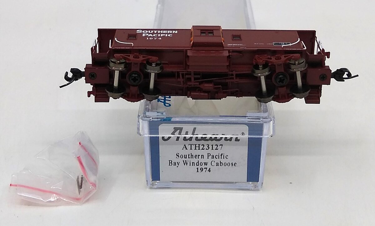 Athearn 23127 N Southern Pacific Bay Window Caboose Car #1974
