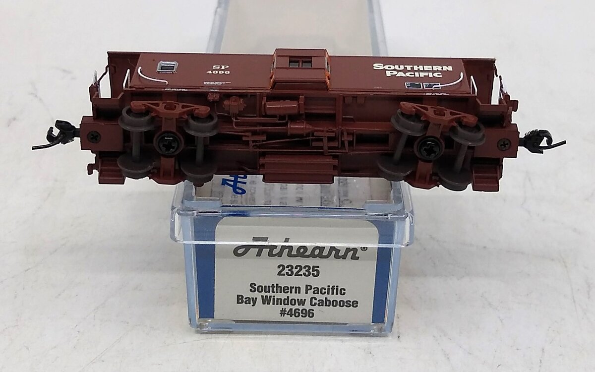 Athearn 23235 N Southern Pacific Bay Window C-50-8 Caboose #4696