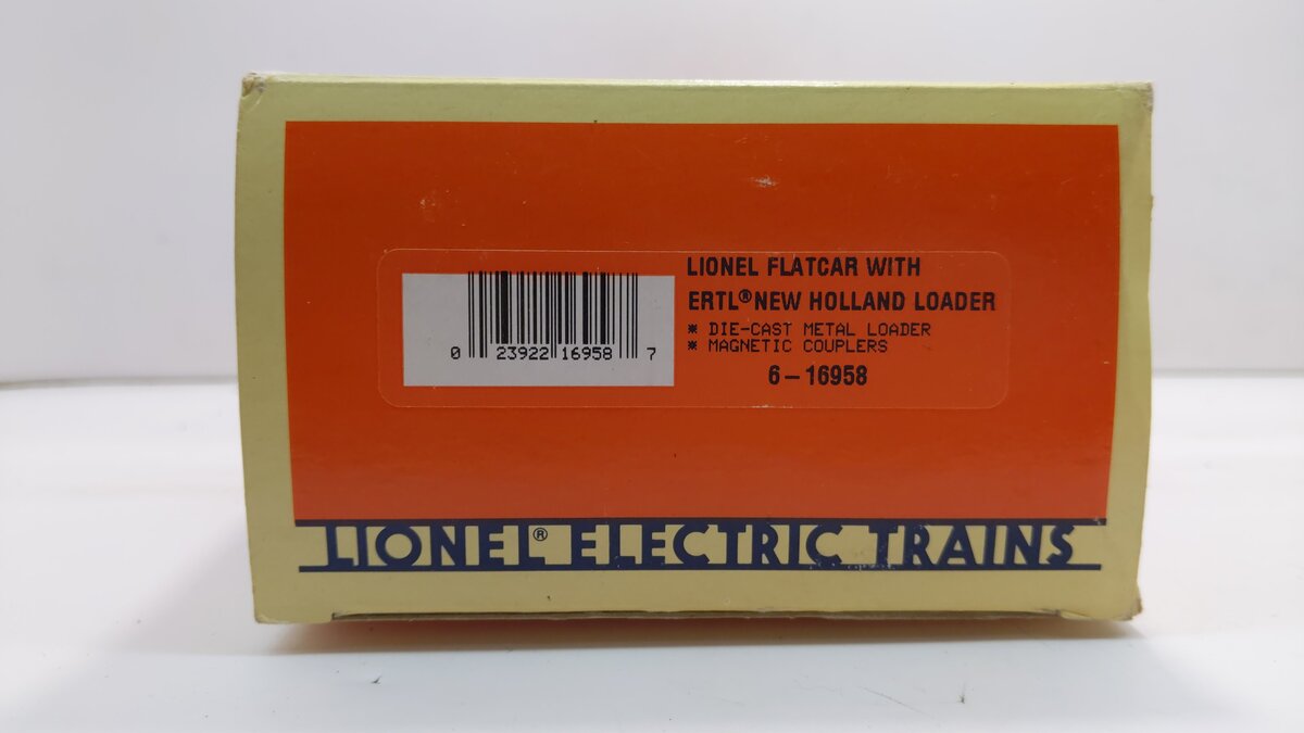 Lionel 6-16958 O Gauge Lionel Flatcar w/an Ertl New Holland Loader LN/Box