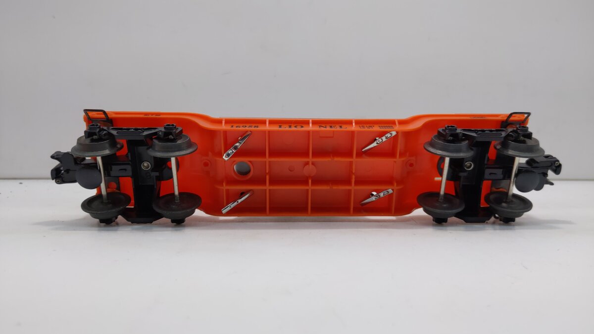 Lionel 6-16958 O Gauge Lionel Flatcar w/an Ertl New Holland Loader LN/Box