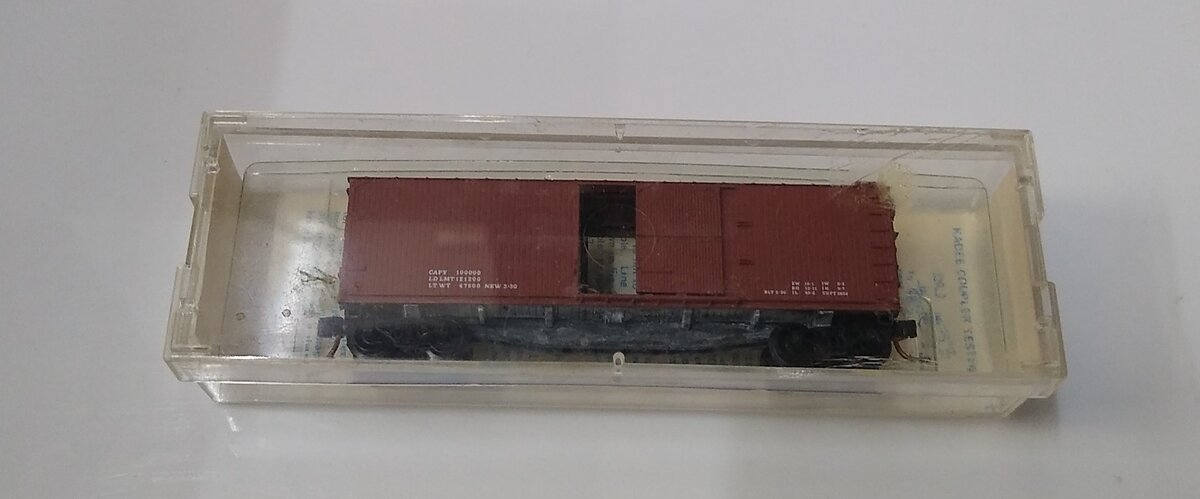 Micro-Trains 04200000 N 40' Single Door Double Sheathed Boxcar