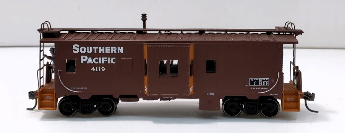 Athearn 74745 HO RTR Bay Window Caboose, SP #4119
