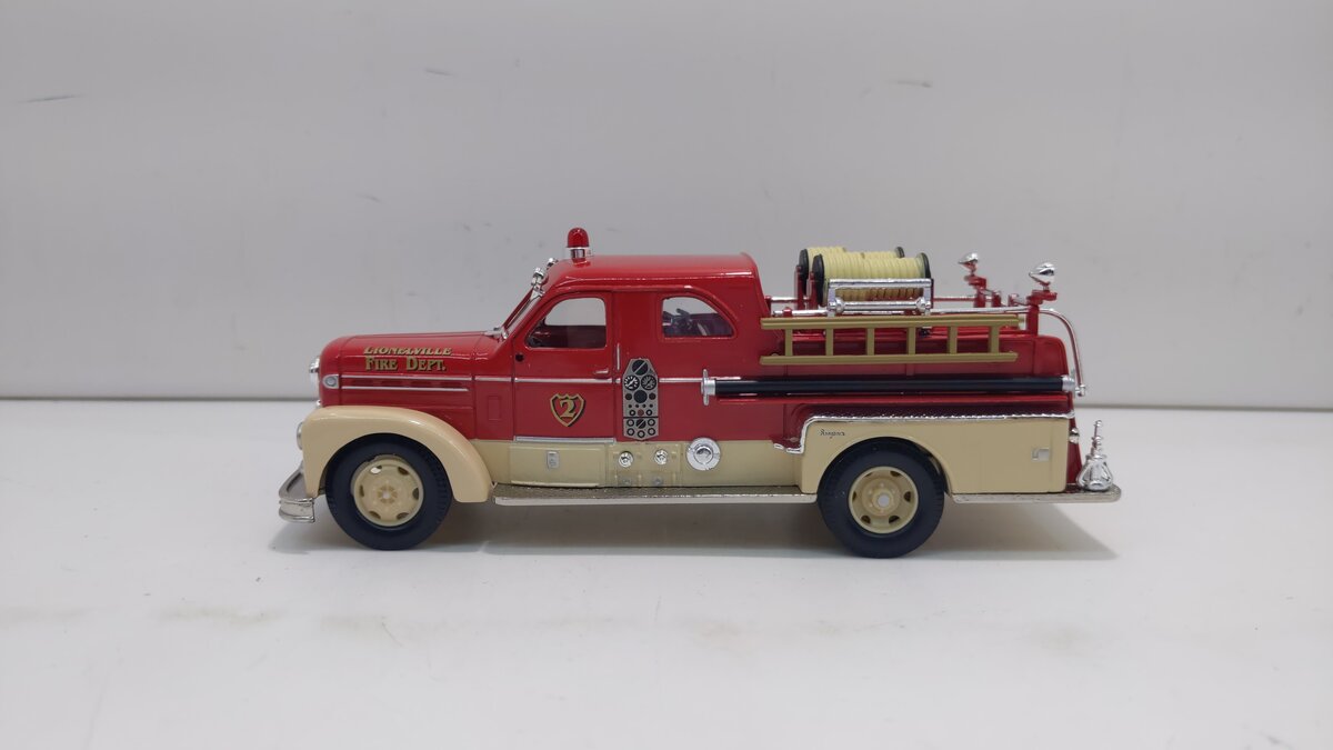 Corgi US50505 1:50 Scale Lionelville Seagrave 70th Anniversary Fire Engine