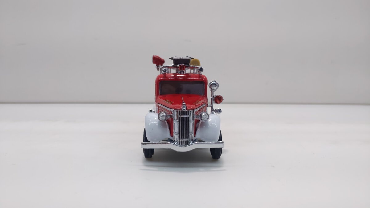 Matchbox YFE10 1:43 Scale 1937 Red / White GMC Rescue Squad Van Diecast Model