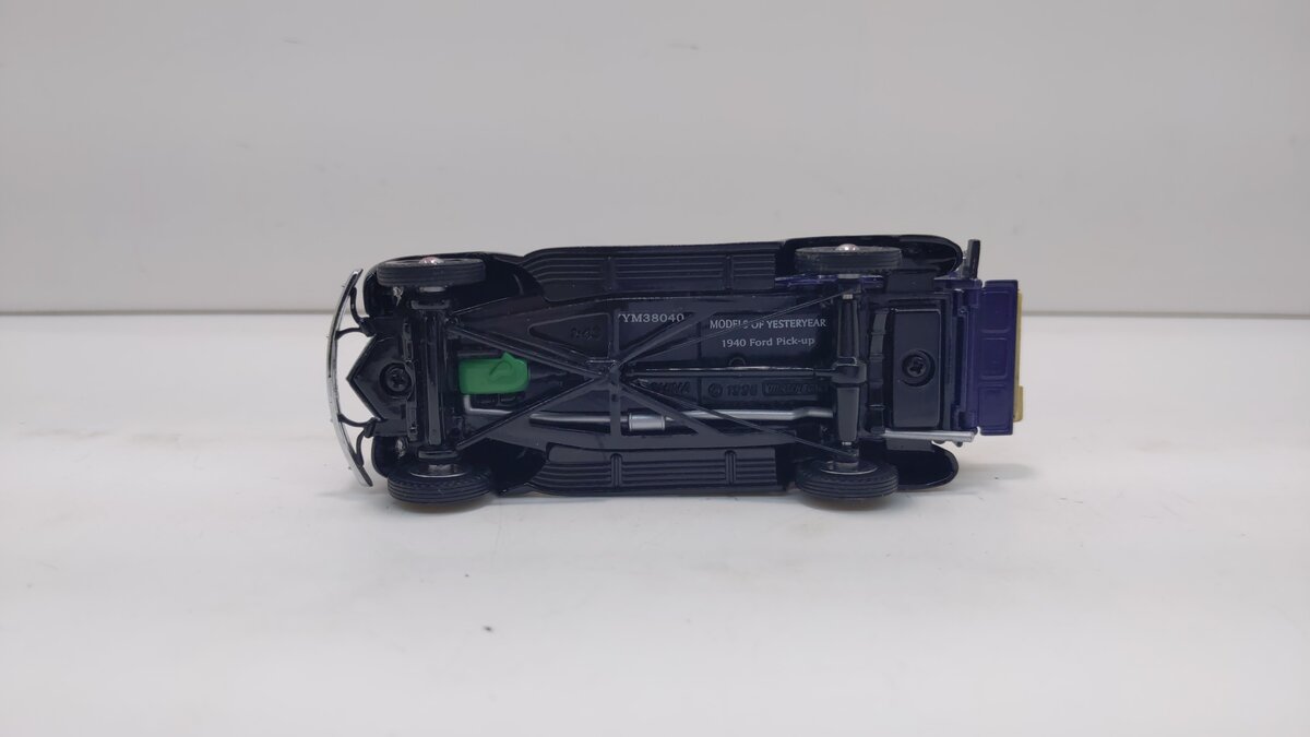 Matchbox YYM38040 1:43 Purple Murdock Lumber 1940 Ford Pickup