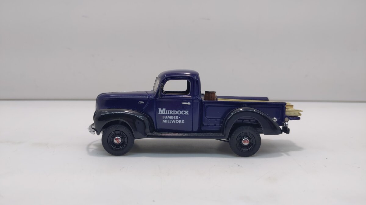 Matchbox YYM38040 1:43 Purple Murdock Lumber 1940 Ford Pickup