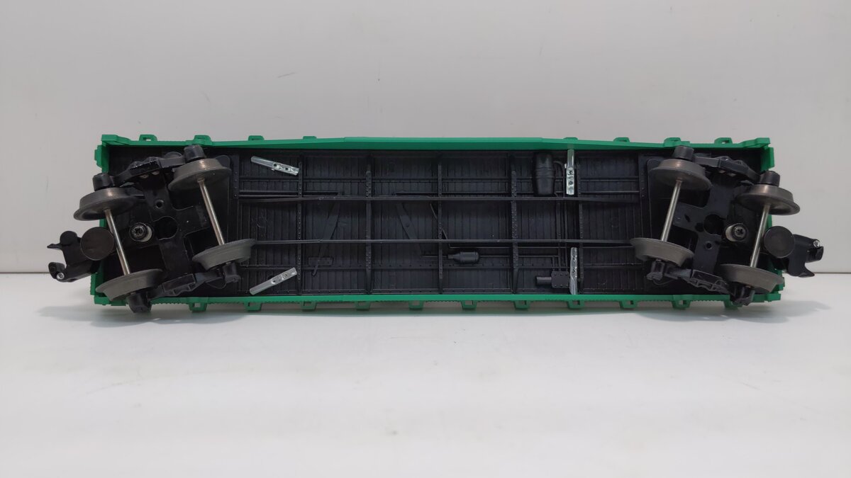 Lionel 6-17551 O Gauge New York Central Flatcar w/Two Pickup Trucks NIB