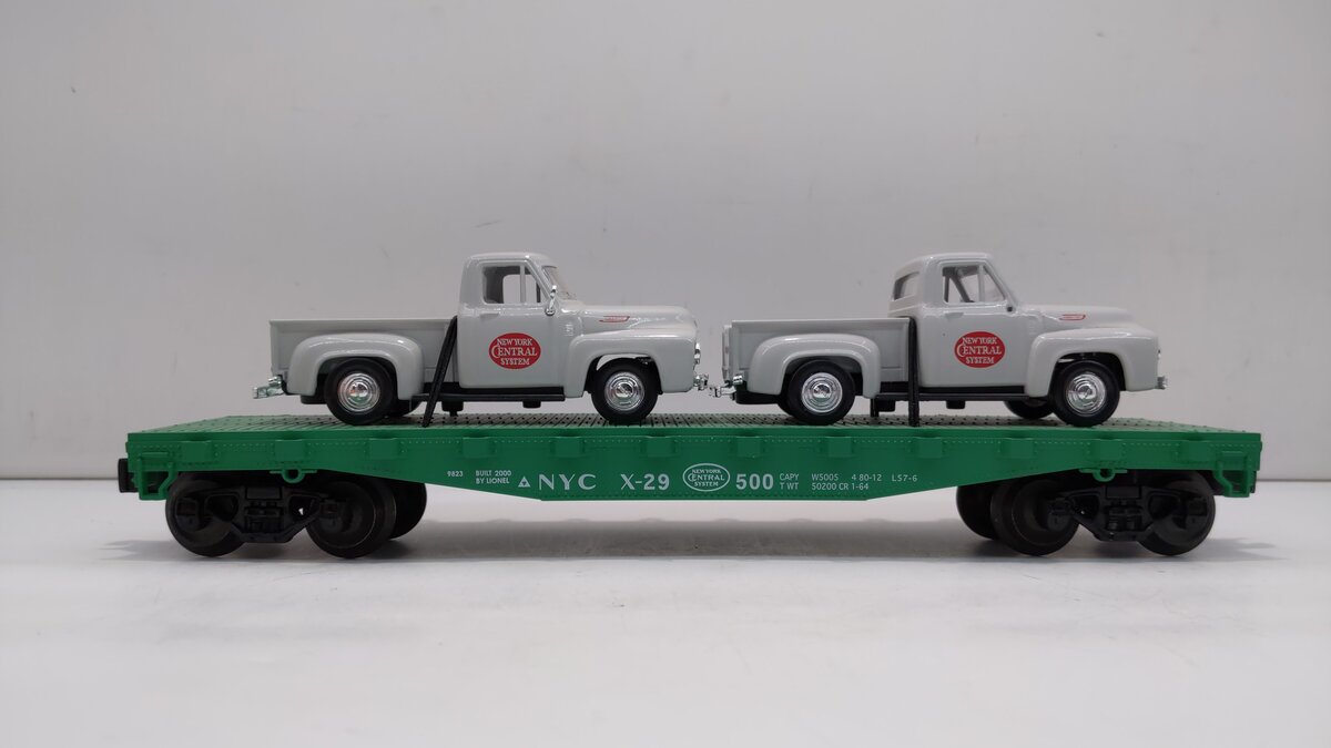 Lionel 6-17551 O Gauge New York Central Flatcar w/Two Pickup Trucks NIB