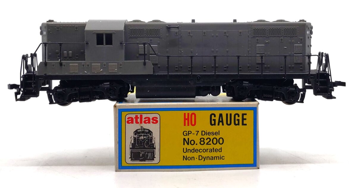 Atlas 8200 HO Scale Undecorated GP7 Diesel Locomotive LN/Box