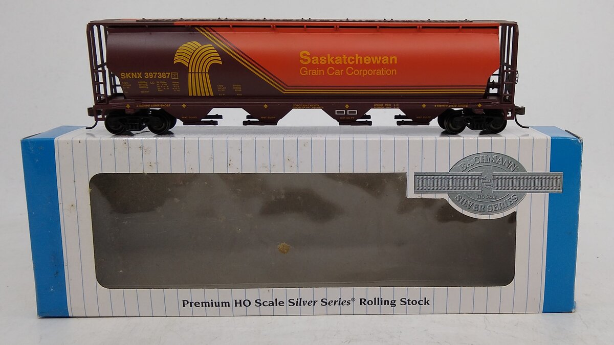 Bachmann 19140 HO Scale Saskatchewan 4 Bay Cylindrical Grain Hopper # 397387