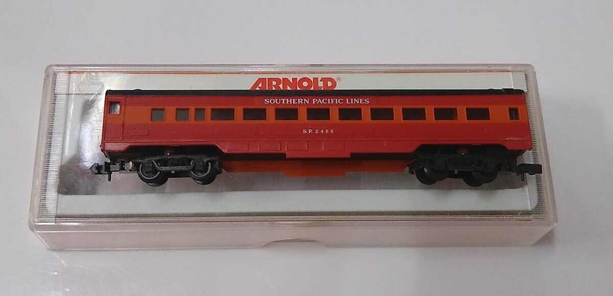 Arnold 5402 N Scale Southern Pacific Lines Passenger Car # 2486 LN/Box