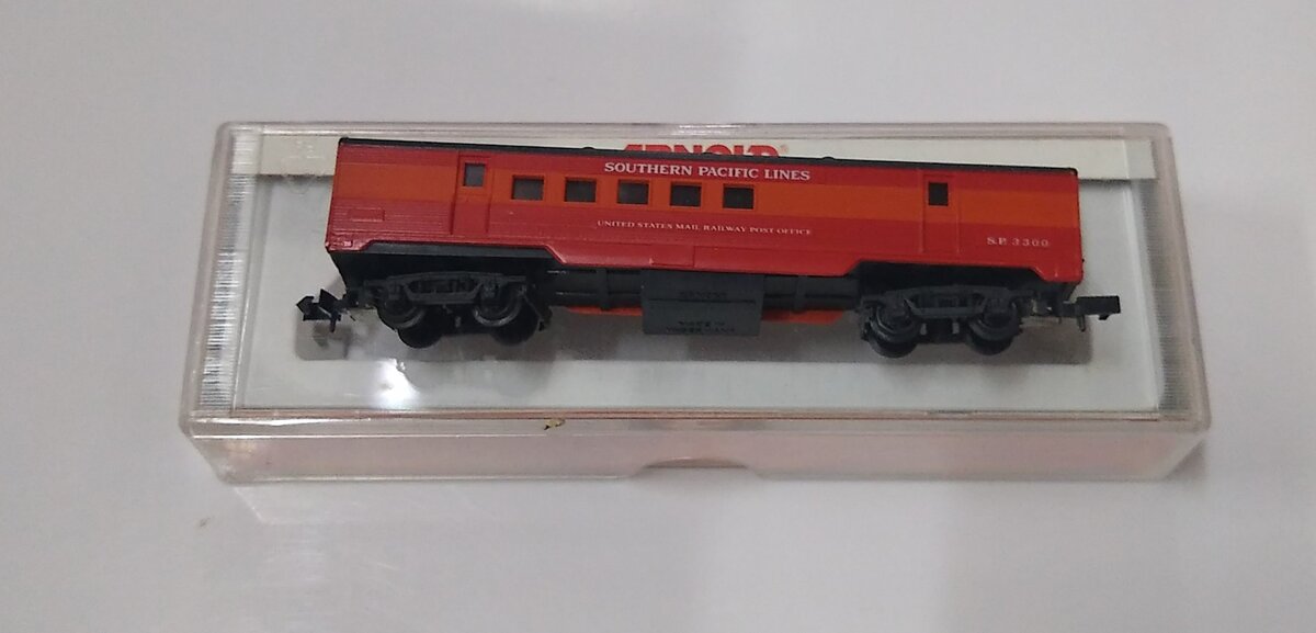 Arnold 5422 N Scale Southern Pacific Passenger Car #3300 LN/Box
