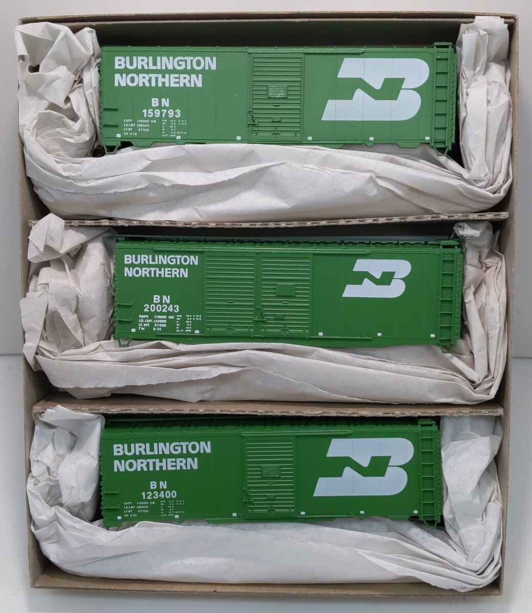 Accurail 3318 HO Burlington Northern 40' Steel Box Car Kit (Set of 3)