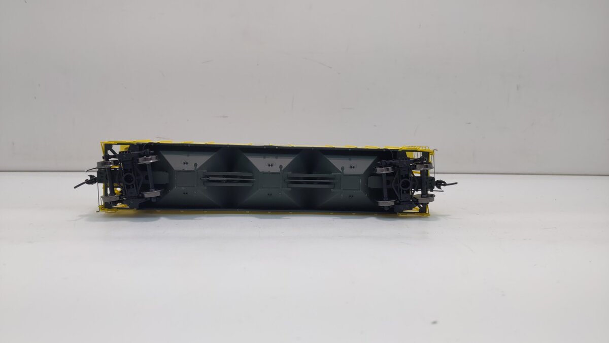 ExactRail EN-53016-5 N Milwaukee Road PS2CD 4427 Covered Hopper #4689
