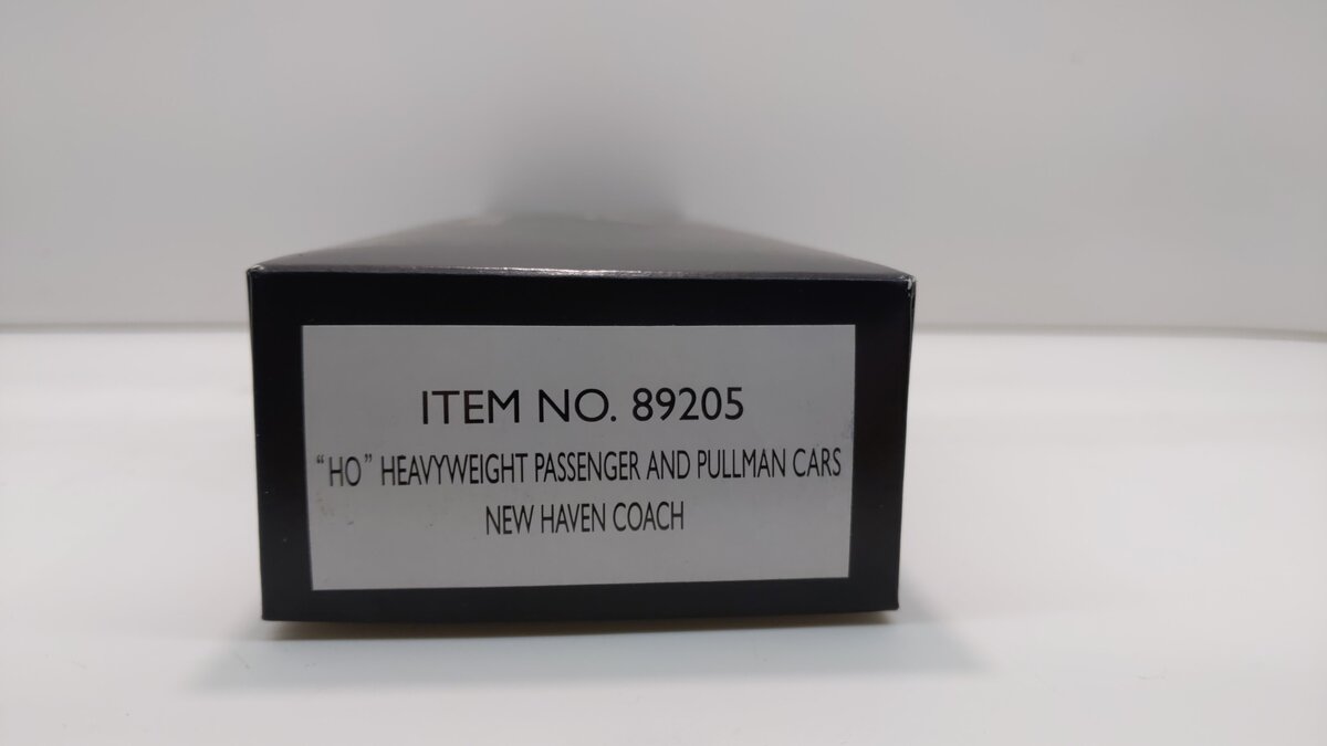 Bachmann 89205 HO New Haven Heavyweight Coach Car #6824
