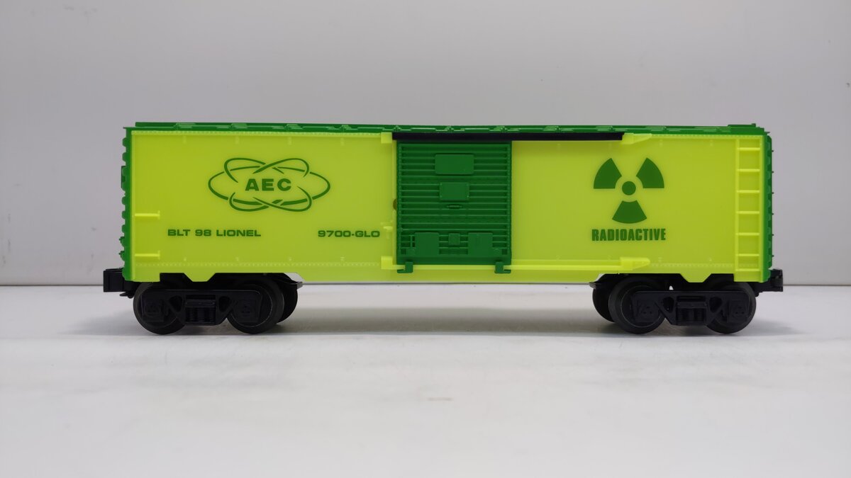 Lionel 6-26215 O Gauge AEC Glow in the Dark Boxcar NIB