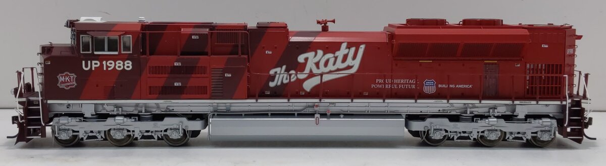 Athearn G68537 HO Union Pacific/MKT SD70ACe Diesel Locomotive #1988 - DCC Ready