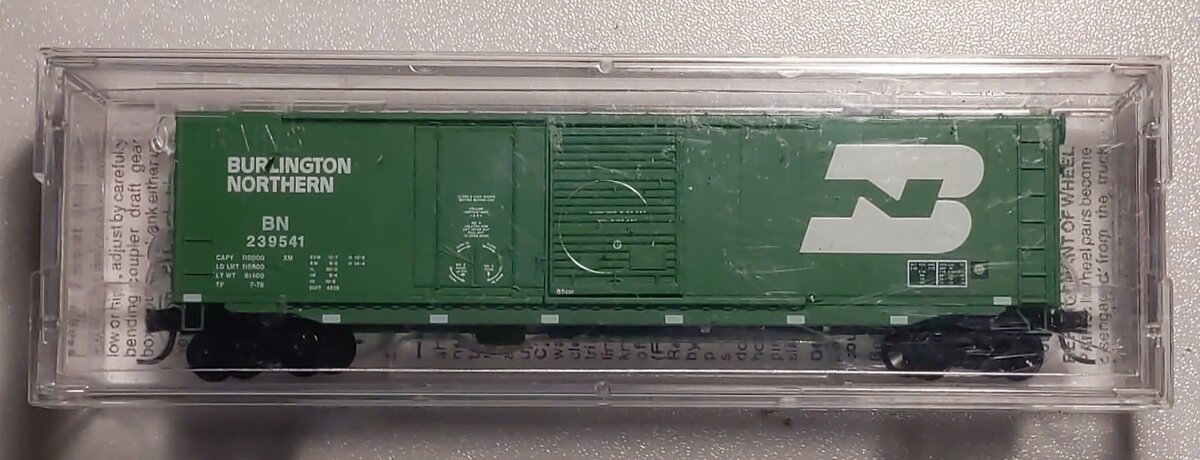 Micro-Trains 07600090 N BN Grande 50' Plug & Sliding Door Boxcar #239541 LN/Box
