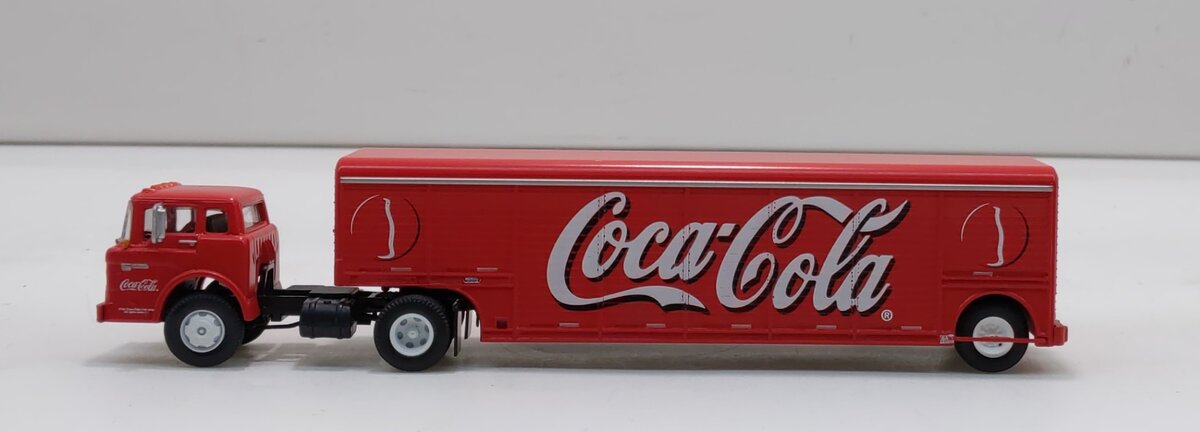 Athearn 8230 1:87 Scale Coco-Cola Ford C Tractor Trailer Truck