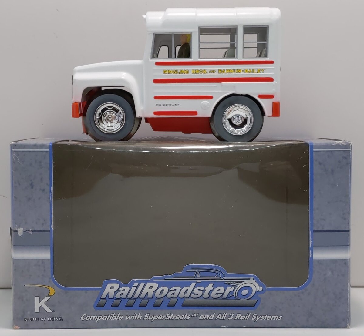 K-Line 6-21549 O Gauge Ringling Bros Motorized Railroadster Crew Bus