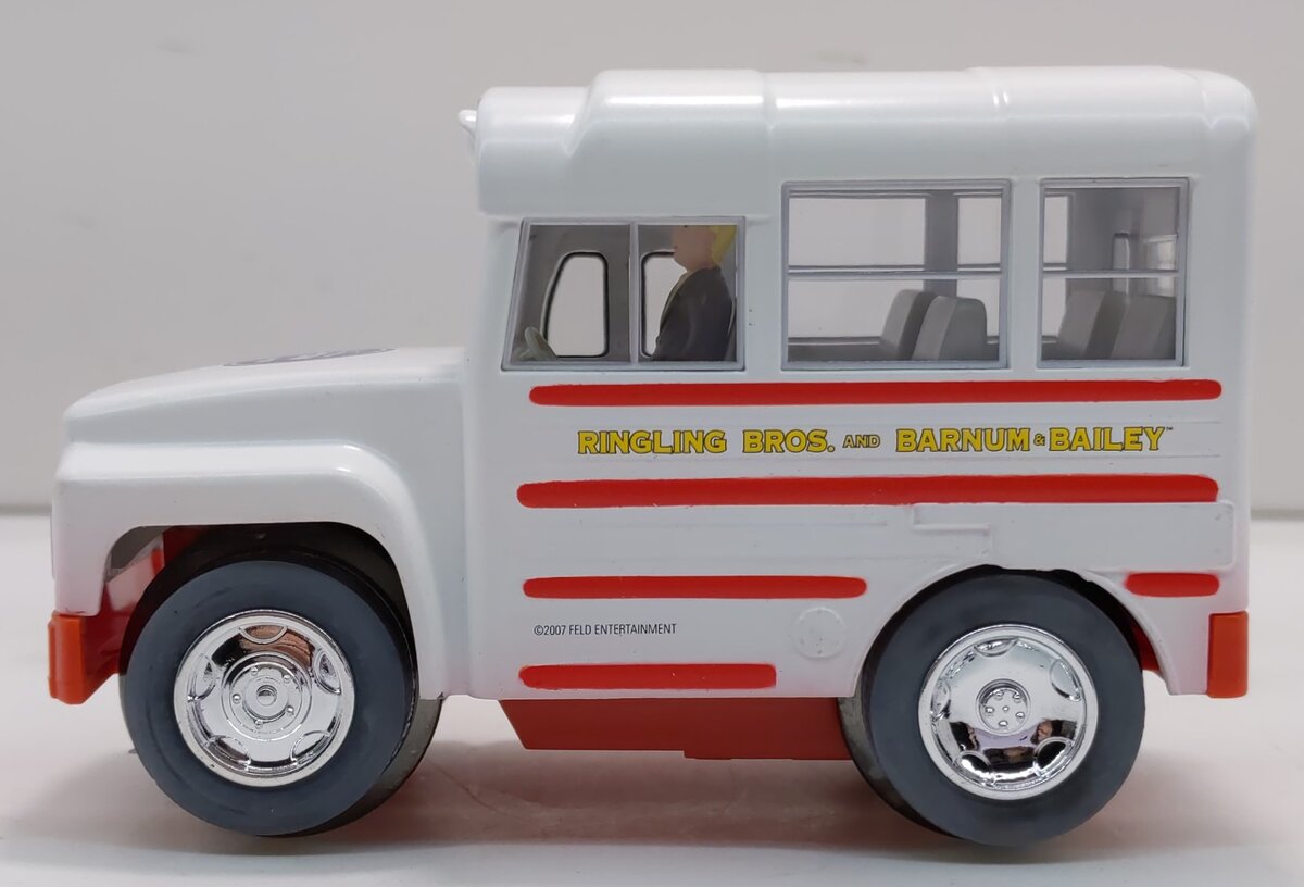 K-Line 6-21549 O Gauge Ringling Bros Motorized Railroadster Crew Bus