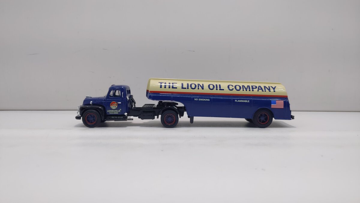 Corgi US52906 1:50 Diamond T 620 Semi-Skirted Tanker NIB