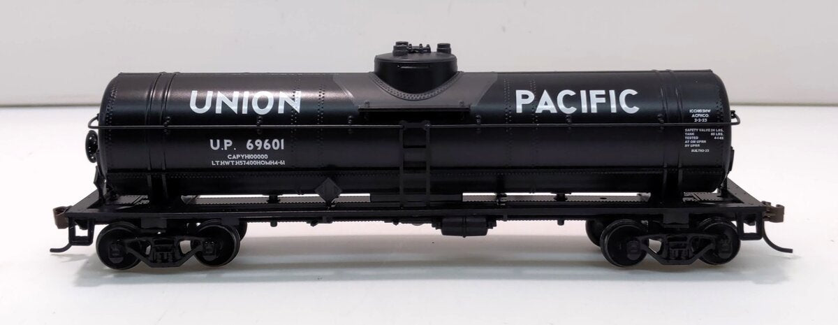Athearn 7304 HO Scale Union Pacific Single Dome Tank Car #69601
