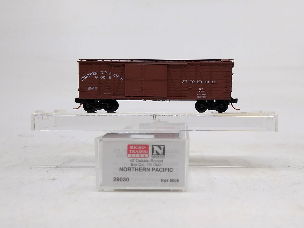 Micro-Trains 02900030 N Northern Pacific 40' Outside-Braced Boxcar #8008 LN/Box