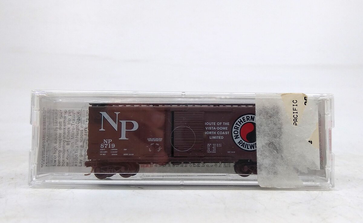 Micro-Trains 02200040 N Northern Pacific 40' Plug & Sliding Door Boxcar #8719 LN/Box