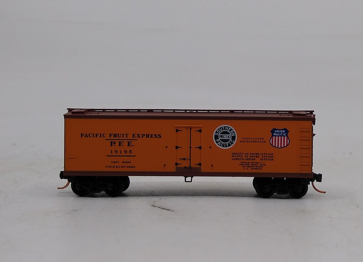 Micro-Trains 04700060 N Pacific Fruit Express 40' Double Sheathed Reefer #19195 LN/Box