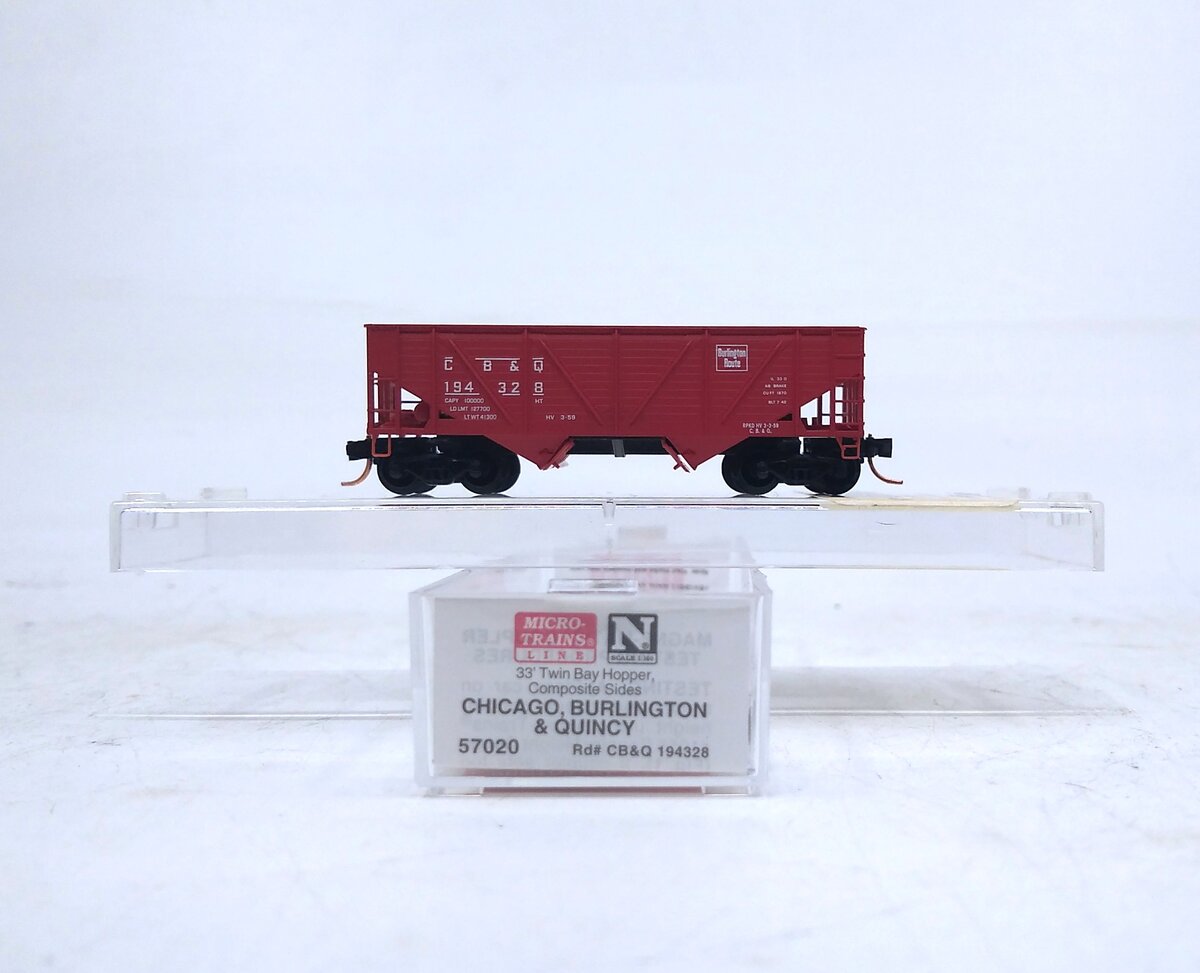 Micro-Trains 05700020 N CB&Q 33' Twin Bay Composite Side Hopper #194328 LN/Box