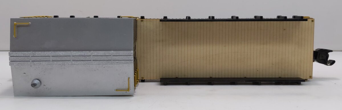 Lionel 6-29833 O Gauge Chessie Boom Car with Crane Sounds LN/Box