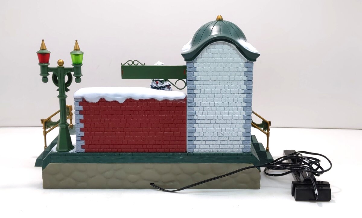 New Bright 384-10 G Musical Train Station LN/Box