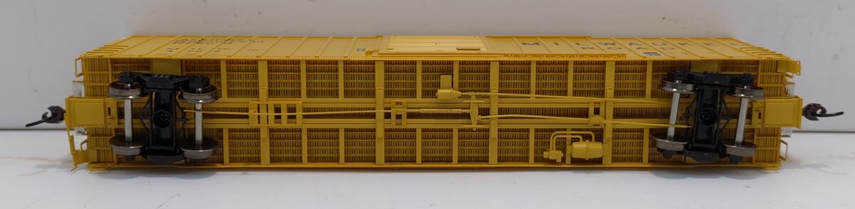 Athearn 16117 HO Milwaukee Road RTR FMC 60' Hi-Cube Ex-Post Boxcar #4222