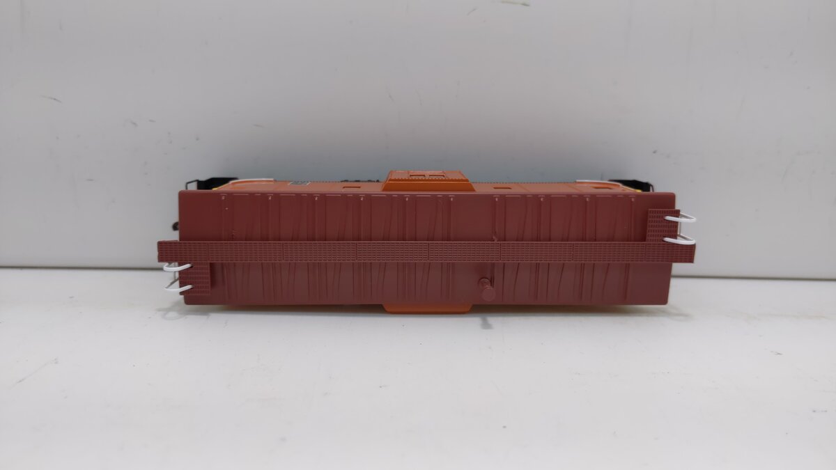Roundhouse 90264 HO Milwaukee Road Bay Window Caboose #992226