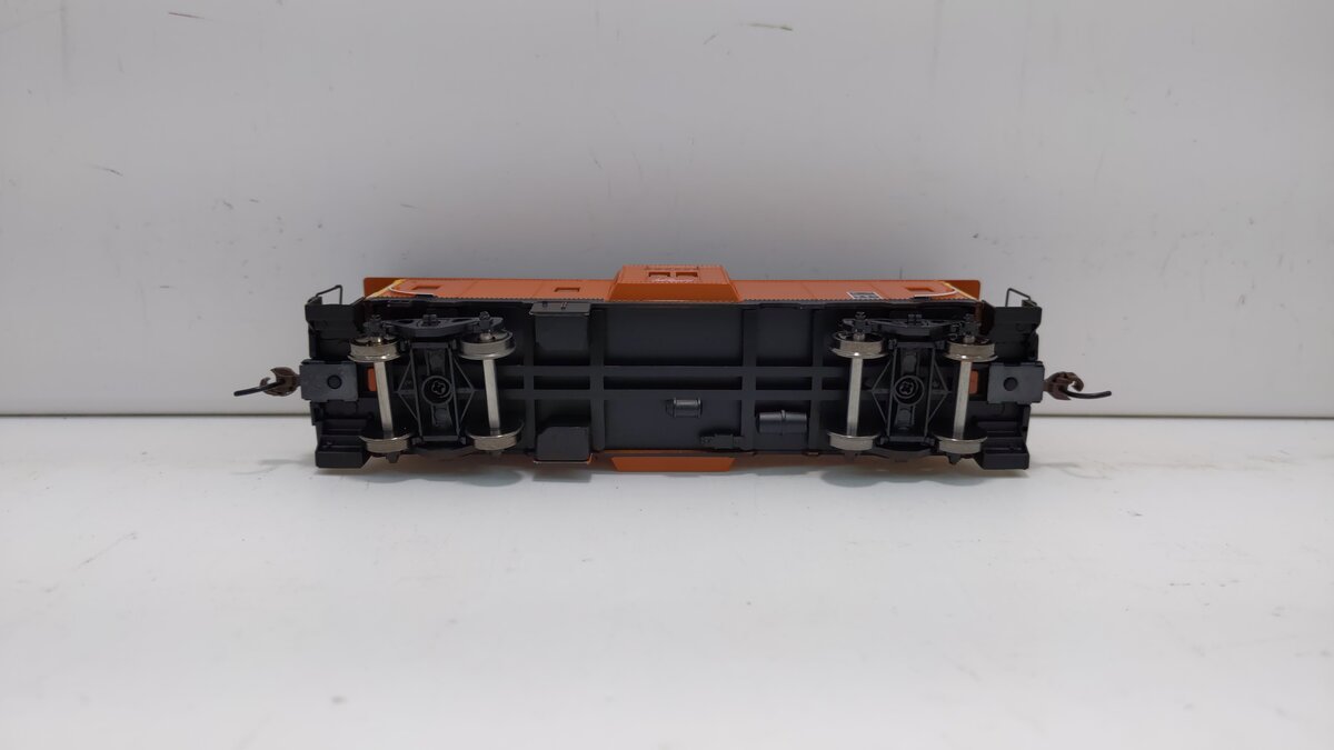 Roundhouse 90264 HO Milwaukee Road Bay Window Caboose #992226