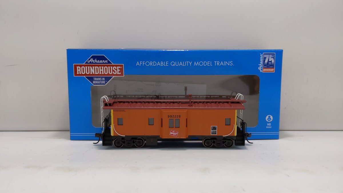 Roundhouse 90264 HO Milwaukee Road Bay Window Caboose #992226