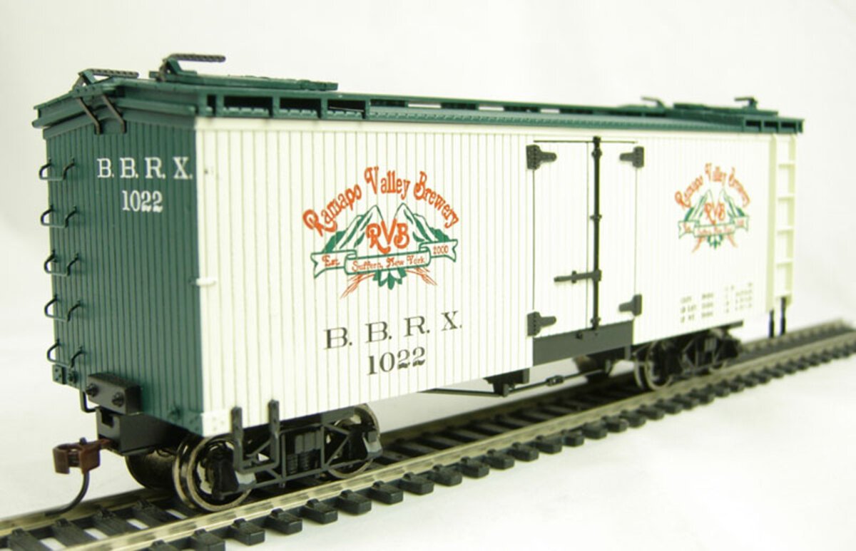 Bachmann 27470 On30 Rampo Valley Brewery Billboard Reefer #1022