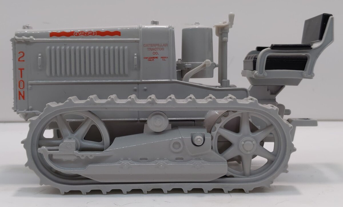 Ertl 2438 1:16 Caterpillar HOLT 2-Ton Track-Type Tractor NIB
