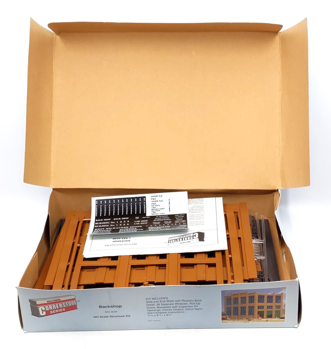 Walthers 933-3039 HO Backshop Cornerstone Series Plastic Structure Kit