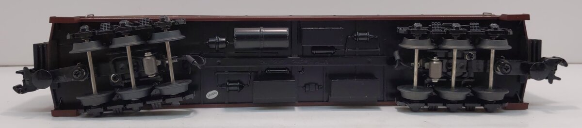 MTH 33-6244 Pennsylvania O-27 Madison Coach Car
