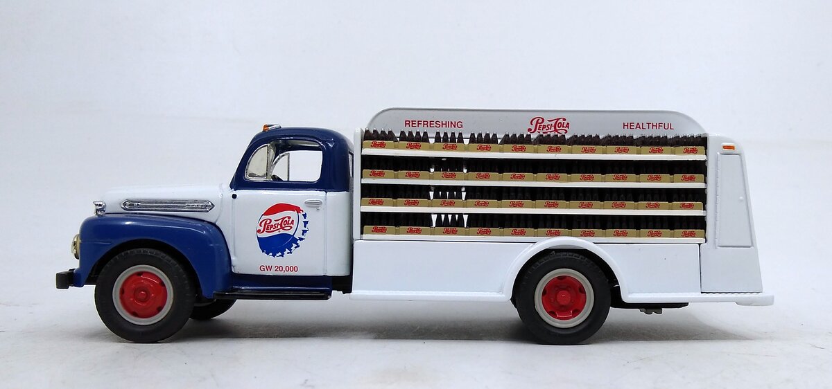 First Gear 19-0110 1:34 1951 Ford F-6 Pepsi-Cola Bottler's Truck