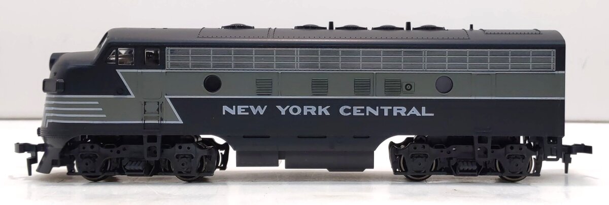 Stewart 9140 HO New York Central F7A Phase I Late Powered Diesel Locomotive LN/Box