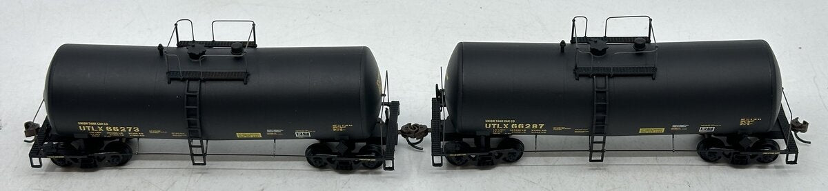 Walthers 932-27201 HO Scale UTLX 16K Gallon Tank Car Pack (Pack of 2) LN/Box