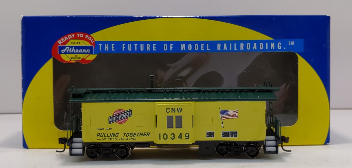 Athearn 74718 HO Chicago & Northwestern RTR Bay Window Caboose #10349