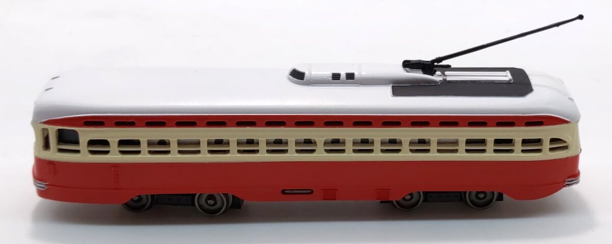 Bachmann 62994 N Scale St. Louis PCC Trolley – Trainz