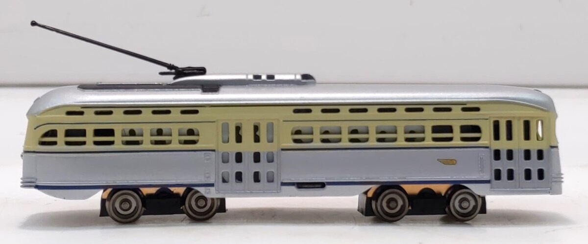 Bachmann 62999 N Philadelphia Transit Company Gray & Cream PCC Trolley