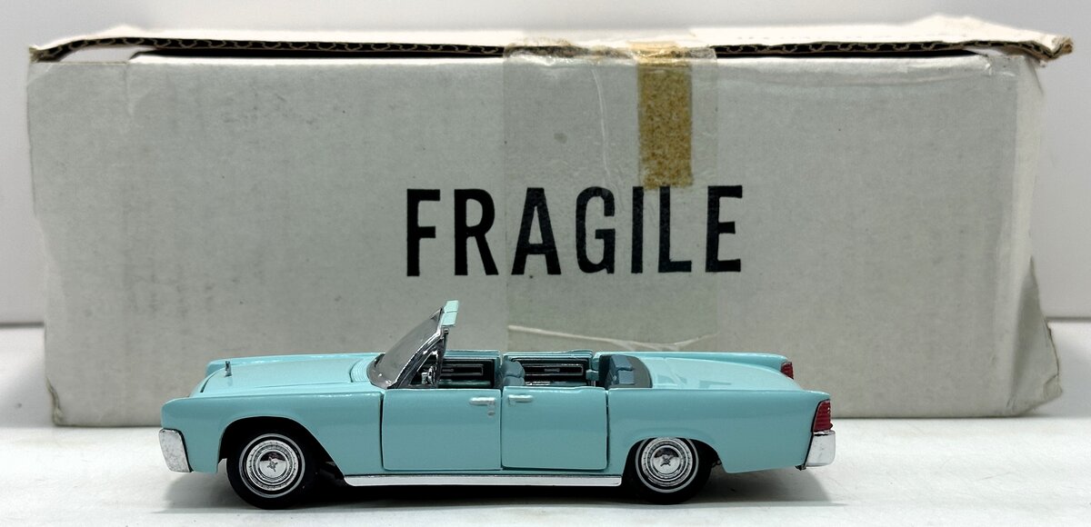 Franklin Mint B14PW05 1:43 Scale Diecast 1961 Lincoln Continental Convertible NEW